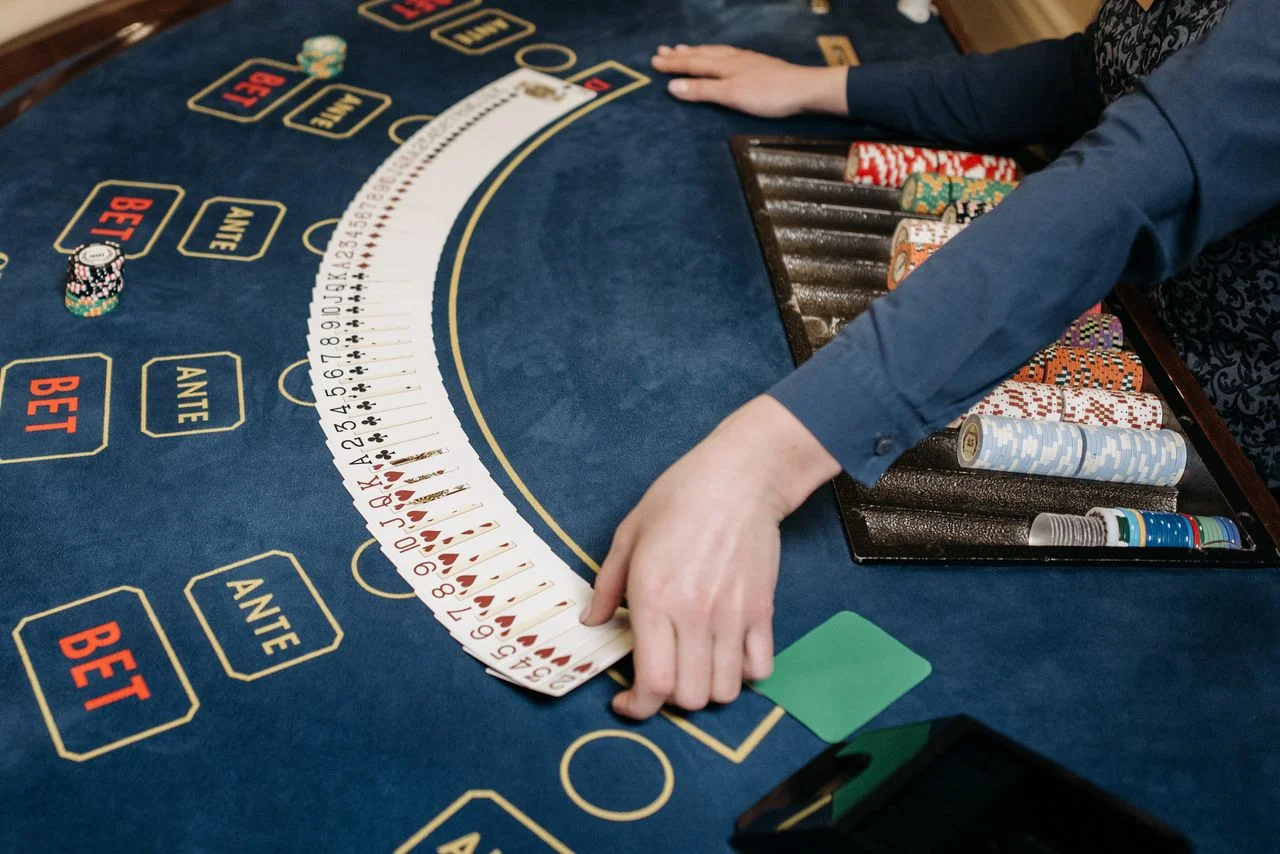 Kiểm tra sảnh Poker Room x888 — bàn chơi, biến thể và luật cơ bản